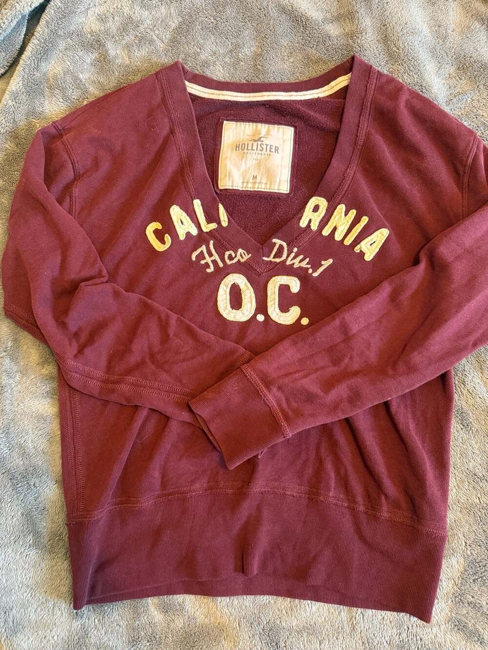 Hollister California Hco Div. 1 O.C. V-Neck Maroon Sweatshirt Size M